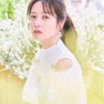 Saito Yuri Instagram - このパンツパールのサスペンダー付きで めちゃくちゃお上品に見えて可愛いの♡ ⁡ パールチェーンは洗う時は取り外し出来るから 選択の部分も気にせず使えたりするし 可愛いのに洗濯しやすいとか完璧だろう🤍🫧 ⁡ 可愛いのも大切だけどやっぱり機能性も 高くないとどうしても着るのが億劫に なっちゃて中々出番が来ないっていうのも あるから難しいよね🥹 ⁡ シンプルに着たい時とかも取り外しあると便利◎ ⁡ _____ ⁡ tops...@lilliancarat_official pants...@eimyistoire_official pierce...@caki.jewelry ring ... @scat.official bangle...@ten.____ sandal...@dianashoespress _____ ⁡ #今日の服 #今日のコーデ #ゆったんコーデ #斉藤優里 #ゆったん