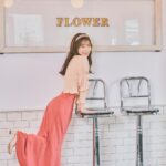 Saito Yuri Instagram - 今回のコーデが可愛いと思ったら 「❤️」でコメントください！ ⁡ 大好きな色の組み合わせでトップスの形が 女の子って感じで可愛い〜好き♡♡♡ 私は二の腕がコンプレックスなんですけど このトップスは丁度その部分がぴったりしてないから 強調されることなく可愛いらしく着こなせます🥹 ⁡ なのにも関わらずボディ部分はある程度 ぴったりしているのでメリハリがあって良い◎ ⁡ カチューシャもつけて THE 女の子💖全開です！！！ ⁡ 今回の服も全部"今"発売されてる服を選んだので ぜひ参考にしてみて下さい！ ⁡ コメントも沢山お待ちしております♡♡♡ ⁡ ——— ⁡ tops…. @cocodeal_official skirt…@cocodeal_official katyusha...@anemone_official choker... @caki.jewelry boots...@dianashoespress ⁡ ——— ⁡ #今日の服 #今日のコーデ #ゆったんコーデ #斉藤優里 #ゆったん