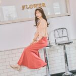 Saito Yuri Instagram - 今回のコーデが可愛いと思ったら 「❤️」でコメントください！ ⁡ 大好きな色の組み合わせでトップスの形が 女の子って感じで可愛い〜好き♡♡♡ 私は二の腕がコンプレックスなんですけど このトップスは丁度その部分がぴったりしてないから 強調されることなく可愛いらしく着こなせます🥹 ⁡ なのにも関わらずボディ部分はある程度 ぴったりしているのでメリハリがあって良い◎ ⁡ カチューシャもつけて THE 女の子💖全開です！！！ ⁡ 今回の服も全部"今"発売されてる服を選んだので ぜひ参考にしてみて下さい！ ⁡ コメントも沢山お待ちしております♡♡♡ ⁡ ——— ⁡ tops…. @cocodeal_official skirt…@cocodeal_official katyusha...@anemone_official choker... @caki.jewelry boots...@dianashoespress ⁡ ——— ⁡ #今日の服 #今日のコーデ #ゆったんコーデ #斉藤優里 #ゆったん