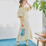 Saito Yuri Instagram - めちゃくちゃ女の子らしさ全開のふんわりコーデ💛 私のフォロワーちゃんはこういう系統の洋服が 好きなイメージがめちゃくちゃあります！ ⁡ 袖がパフスリーブになっているから コンプレックスの二の腕も隠せるから◎ ⁡ このコーデは今の時期だと少し寒いから 中に透け感のあるタイトなインナー着ても良さそう♡ 5月くらいになったら１枚でこのコーデだけで お出かけ出来たりするようになるといいな〜 ⁡ _____ ⁡ tops skirt…@jillstuart.jp earring…@tree.accessory bangle…@do_la.official ring…@cujacu @_scat.official sandal bag…@dianashoespress ⁡ _____ ⁡ #今日の服 #今日のコーデ #ゆったんコーデ #斉藤優里 #ゆったん