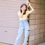Saito Yuri Instagram - 私イエベ春で1番似合うカラーが黄色なので このひよこ色みたいなトップスが大得意🐣💛 ⁡ カジュアルにデニムあわせるするのが めちゃくちゃ好きでこのコーデ好き♡ ⁡ それに撮影する時もマネージャーさんから 少しやんちゃめないつもとは違う 雰囲気の写真を撮ろうってなったので 座ってみたり後でストーリーに動画も 載せるけどかなりいろんな表情したよ！ ⁡ そっちも合わせてみんな見てみてね？ ⁡ デニムあわせのカチューシャもさりげなく 統一感出しつつなのでマッチしてて可愛い🌼 ⁡ _____ ⁡ tops katyusha sandal...@31sonsdemode bottoms...@cocodeal_official accessory...@ten._____ _____ ⁡ #今日の服 #今日のコーデ #ゆったんコーデ #斉藤優里 #ゆったん