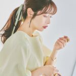 Saito Yuri Instagram - めちゃくちゃ女の子らしさ全開のふんわりコーデ💛 私のフォロワーちゃんはこういう系統の洋服が 好きなイメージがめちゃくちゃあります！ ⁡ 袖がパフスリーブになっているから コンプレックスの二の腕も隠せるから◎ ⁡ このコーデは今の時期だと少し寒いから 中に透け感のあるタイトなインナー着ても良さそう♡ 5月くらいになったら１枚でこのコーデだけで お出かけ出来たりするようになるといいな〜 ⁡ _____ ⁡ tops skirt…@jillstuart.jp earring…@tree.accessory bangle…@do_la.official ring…@cujacu @_scat.official sandal bag…@dianashoespress ⁡ _____ ⁡ #今日の服 #今日のコーデ #ゆったんコーデ #斉藤優里 #ゆったん