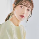 Saito Yuri Instagram - めちゃくちゃ女の子らしさ全開のふんわりコーデ💛 私のフォロワーちゃんはこういう系統の洋服が 好きなイメージがめちゃくちゃあります！ ⁡ 袖がパフスリーブになっているから コンプレックスの二の腕も隠せるから◎ ⁡ このコーデは今の時期だと少し寒いから 中に透け感のあるタイトなインナー着ても良さそう♡ 5月くらいになったら１枚でこのコーデだけで お出かけ出来たりするようになるといいな〜 ⁡ _____ ⁡ tops skirt…@jillstuart.jp earring…@tree.accessory bangle…@do_la.official ring…@cujacu @_scat.official sandal bag…@dianashoespress ⁡ _____ ⁡ #今日の服 #今日のコーデ #ゆったんコーデ #斉藤優里 #ゆったん