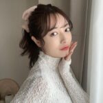 Saito Yuri Instagram - 久しぶりのメイク投稿です🪄 これからいろんな投稿増やしていきたいなと思ったので まずは試作でこんなの作ってみました〜♡♡♡ ⁡ chacott縛りメイクしてみました！ アイシャドウのラメがキラキラしてて 可愛いなとたのがきっかけなの💖✨ ⁡ ポイントは瞼の上と目頭に絶対ラメ感 強く出したいので指でチョンチョンって アイシャドウはわりとナチュラルに 薄めに塗ることが多いからこういう ベージュ系を使うことが多いよ〜 ⁡ 良かったら誰かの参考になれたらと思って 作ってみたので皆さんのご意見などもっと こうした方がいいよとかあればコメントで 教えてくれたら嬉しいな〜♡♡♡ ⁡ でもまずは、画像作るの頑張ったの褒めて？ 使用したコスメは2ページめに投稿してあります🥺 _____ ⁡ make...@chacott_cosme ⁡ _____ ⁡ #メイク #今日のメイク #ゆったんメイク #斉藤優里 #ゆったん