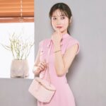 Saito Yuri Instagram - このお洋服はセットアップじゃないんだけど カラーを合わせてセットアップ風に着てるよ💖 ⁡ ノースリーブのニットってどの時期に着ていいか 凄く迷っちゃうけど今くらいの梅雨に入るかな？ みたいなタイミングだと丁度よく着れそう♡♡♡ ⁡ これでお外とか出てみたけど昼間は凄く丁度良かったよ みんなのノースリニット着る時の タイミング教えてほしいかも！！！ ⁡ _____ ⁡ tops skirt...@31sonsdemode bag sandal...@rand_pic pierce...@seasukii_jp bangle...@ten._____ _____ ⁡ #今日の服 #今日のコーデ #ゆったんコーデ #斉藤優里 #ゆったん
