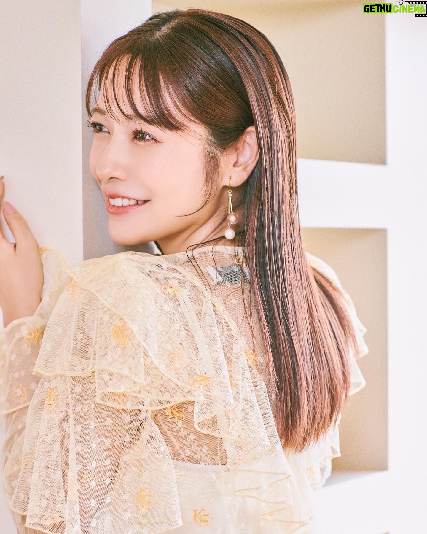 Saito Yuri Instagram - めちゃくちゃ女の子が思いっきり好きな雰囲気💛 私もこれ見た瞬間絶対着ていてテンションあがるって 思ったしめちゃくちゃ可愛い〜♡♡♡ 普段着るには少し難しいけど結婚式とか ドレスコード決めたパーティーとかで 沢山着れたらいいな!!! 黄色のドレス珍しすぎて可愛い本当にお気に入り☺️ _____ dress...@klosetdesign earring...@popy_k ring...@ten.____ sandal...@dianashoespress _____ #今日の服 #今日のコーデ #ゆったんコーデ #斉藤優里 #ゆったん