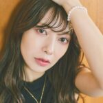 Saito Yuri Instagram - THE王道のウケを狙ったコーデです🥰❤️ 綺麗めなのにコーデに悩まずさらっと着れちゃう ワンピースが私は大好き〜！！！ 急いでる時でもサクッと着れちゃうしコーデに悩まず 少しだけアクセサリーたせばもう完璧◎ 黒の綺麗なワンピースには私は パールの小物をあわせがちです🖤 よりお上品に格上げしてくれるからおすすめです _____ dress…@noela_official pierce…@nomg_official necklace…@magnolia_tokyo bracelet…@aplo.official bag…@noela_official pumps…@dianashoespress _____ #今日の服 #今日のコーデ #ゆったんコーデ #斉藤優里 #ゆったん