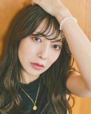 Saito Yuri Instagram - THE王道のウケを狙ったコーデです🥰❤️
綺麗めなのにコーデに悩まずさらっと着れちゃう
ワンピースが私は大好き〜！！！

急いでる時でもサクッと着れちゃうしコーデに悩まず
少しだけアクセサリーたせばもう完璧◎

黒の綺麗なワンピースには私は
パールの小物をあわせがちです🖤
よりお上品に格上げしてくれるからおすすめです

_____

dress…@noela_official
pierce…@nomg_official
necklace…@magnolia_tokyo
bracelet…@aplo.official
bag…@noela_official
pumps…@dianashoespress

_____

#今日の服 #今日のコーデ #ゆったんコーデ
#斉藤優里 #ゆったん