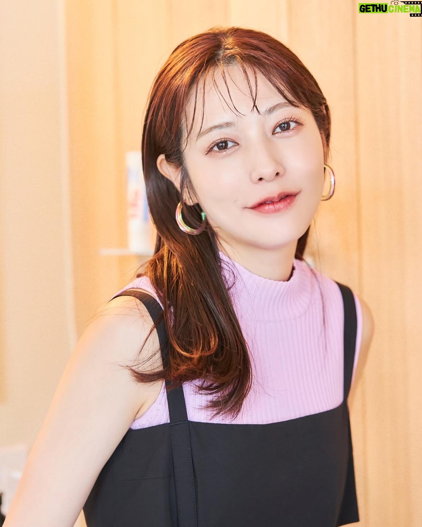 Saito Yuri Instagram - まだまだ暑い日が続くから全然ノースリーブでも 活動出来るよね?私は程よい露出感がある方の 服装のが好きだったりするから楽しむよ💜 色味に関しては少しだけ深いカラーとか入れると 秋っぽく?9月らしく見えて良いかも♡♡♡ 10/7 GIGAGIGASONIC 2周年感謝祭 in幕張メッセ オープニングアクトに出演決定致しました🩵🪽 現在チケットも既に発売中でしていろんな フェスに出演させて頂く環境に感謝しつつも 日々ファンの方をもっと増やしていきたいと 思う気持ちばかりです!!! アイドルの斉藤優里としてまた #PALETULLE として 活動出来ること毎日楽しみながら日々活動です 癖が強いメンバーが多くてとっても可愛いよ♡ 是非、スケジュールあけて会いにきてくれたら嬉しいな https://giga-giga-sonic.zaiko.io/item/358988 _____ tops...@lily_brown_official dress...@furfur_official pierce...@anemone_official sandal...@randa.pic _____ #今日の服 #今日のコーデ #ゆったんコーデ #斉藤優里 #ゆったん