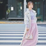 Saito Yuri Instagram - コートに透け感があってとっても珍しい形なので トップスに色味のあるものを持ってきて楽しんでるよ💜 パープル×ピンクの組み合わせも明るくて 気分もあがるから凄く可愛いよね🩷 ⁡ スカートも軽くだけどハリ感もあるので 大人っぽくも着れるからピンクで甘く見えるかも しれないけど綺麗めにもきれそうなので良さそう！ ⁡ ロング丈のコートと合わせることでより 大人感もましましです〜！！！！！ ⁡ _____ ⁡ coat…@jillstuart.jp knit skirt…@snidel_official earring…@mr.r0510 bag…@dianashoespress _____ ⁡ #今日の服 #今日のコーデ #ゆったんコーデ #斉藤優里 #ゆったん