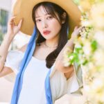 Saito Yuri Instagram - 帽子がこの時のコーデはめちゃくちゃ ポイントになってるから海外とかリゾート地帯で 被るのが絶対おすすめ！ ⁡ 顔の日焼け対策もばっちりにしてくれるから 夏は重宝するよ〜♡♡♡ 写真撮る時も凄く映えるし可愛い☺️🩷 ⁡ _____ ⁡ dress...@and.couture hat...@elendeek choker bangle...@anemone_official sandal...@31sonddemode _____ ⁡ #今日の服 #今日のコーデ #ゆったんコーデ #斉藤優里 #ゆったん