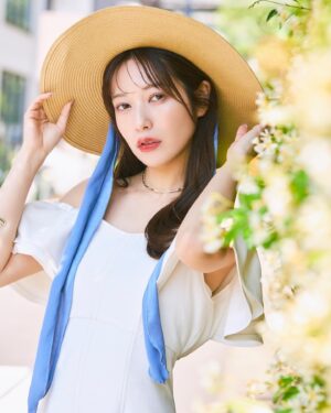 Saito Yuri Instagram - 帽子がこの時のコーデはめちゃくちゃ
ポイントになってるから海外とかリゾート地帯で
被るのが絶対おすすめ！
⁡
顔の日焼け対策もばっちりにしてくれるから
夏は重宝するよ〜♡♡♡
写真撮る時も凄く映えるし可愛い☺️🩷
⁡
_____
⁡
dress...@and.couture
hat...@elendeek
choker bangle...@anemone_official
sandal...@31sonddemode
_____
⁡
#今日の服 #今日のコーデ #ゆったんコーデ
#斉藤優里 #ゆったん