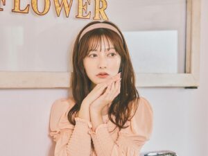 Saito Yuri Instagram - 今回のコーデが可愛いと思ったら
「❤️」でコメントください！
⁡
大好きな色の組み合わせでトップスの形が
女の子って感じで可愛い〜好き♡♡♡
私は二の腕がコンプレックスなんですけど
このトップスは丁度その部分がぴったりしてないから
強調されることなく可愛いらしく着こなせます🥹
⁡
なのにも関わらずボディ部分はある程度
ぴったりしているのでメリハリがあって良い◎
⁡
カチューシャもつけて THE 女の子💖全開です！！！
⁡
今回の服も全部"今"発売されてる服を選んだので
ぜひ参考にしてみて下さい！
⁡
コメントも沢山お待ちしております♡♡♡
⁡
———
⁡
tops…. @cocodeal_official
skirt…@cocodeal_official
katyusha...@anemone_official
choker... @caki.jewelry
boots...@dianashoespress
⁡
———
⁡
#今日の服 #今日のコーデ #ゆったんコーデ
#斉藤優里 #ゆったん