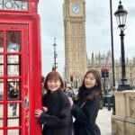 Saito Yuri Instagram - #ビッグベン も写真にいれられてザ・ロンドン！！！ を感じられる写真スポット〜☎️♡♡♡ ⁡ 電話BOXは世界各地で少なくなってきているけど、 まだまだこの辺りには数箇所存在しており 沢山の観光客の方達が並んで撮影をしていました ⁡ 他の場所では電話BOXをなかなか見かけなかったので この辺りがある意味レア？なのかな〜？ ⁡ ビッグベンの鐘🔔は15分間隔おきぐらいに 鳴るみたいなのですがタイミングが悪くて いつも鳴り始めてから動画をとろうとすると 終わってしまいました...悲しい🥹🥹🥹 ⁡ かりんちゃんと久しぶりに アイドルみたいにくっついて写真撮った！！！ このポーズ取材の時とかやりがちだよね 笑 懐かしい！！！ ⁡ ⁡ ⁡ #UnitedKingdom #london #bigben