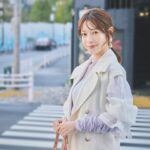 Saito Yuri Instagram - コートに透け感があってとっても珍しい形なので トップスに色味のあるものを持ってきて楽しんでるよ💜 パープル×ピンクの組み合わせも明るくて 気分もあがるから凄く可愛いよね🩷 ⁡ スカートも軽くだけどハリ感もあるので 大人っぽくも着れるからピンクで甘く見えるかも しれないけど綺麗めにもきれそうなので良さそう！ ⁡ ロング丈のコートと合わせることでより 大人感もましましです〜！！！！！ ⁡ _____ ⁡ coat…@jillstuart.jp knit skirt…@snidel_official earring…@mr.r0510 bag…@dianashoespress _____ ⁡ #今日の服 #今日のコーデ #ゆったんコーデ #斉藤優里 #ゆったん