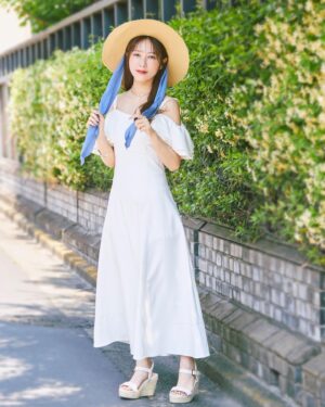 Saito Yuri Instagram - 帽子がこの時のコーデはめちゃくちゃ
ポイントになってるから海外とかリゾート地帯で
被るのが絶対おすすめ！
⁡
顔の日焼け対策もばっちりにしてくれるから
夏は重宝するよ〜♡♡♡
写真撮る時も凄く映えるし可愛い☺️🩷
⁡
_____
⁡
dress...@and.couture
hat...@elendeek
choker bangle...@anemone_official
sandal...@31sonddemode
_____
⁡
#今日の服 #今日のコーデ #ゆったんコーデ
#斉藤優里 #ゆったん