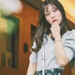 Saito Yuri Instagram - この日は少し天気が悪かったんだけど 天気が悪い日は広がるスカートは雨とかで びしょびしょになって濡れちゃうのが嫌だから タイトめなものを選ぶことが多いよ🥺🩵 ⁡ 雨が降っても平気なように少し 厚底ぎみのサンダルも忘れずにね 笑 靴が濡れると１日中テンションって 下がっちゃうけどサンダルなら 乾きやすいから大丈夫って思いながら 私は雨の日でも自分の着たい洋服を着ているよう！！！ ⁡ これから梅雨の時期になるから是非 参考にしてみてね〜♡♡♡ ⁡ _____ ⁡ tops...@31sonsdemode skirt bag sandal...@rand_pic earring...@tema_boco choker...@etoilight_jewelry @higashiyamapr bangle...tomomi.s-jewelry _____ ⁡ #今日の服 #今日のコーデ #ゆったんコーデ #斉藤優里 #ゆったん