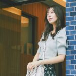 Saito Yuri Instagram - この日は少し天気が悪かったんだけど 天気が悪い日は広がるスカートは雨とかで びしょびしょになって濡れちゃうのが嫌だから タイトめなものを選ぶことが多いよ🥺🩵 ⁡ 雨が降っても平気なように少し 厚底ぎみのサンダルも忘れずにね 笑 靴が濡れると１日中テンションって 下がっちゃうけどサンダルなら 乾きやすいから大丈夫って思いながら 私は雨の日でも自分の着たい洋服を着ているよう！！！ ⁡ これから梅雨の時期になるから是非 参考にしてみてね〜♡♡♡ ⁡ _____ ⁡ tops...@31sonsdemode skirt bag sandal...@rand_pic earring...@tema_boco choker...@etoilight_jewelry @higashiyamapr bangle...tomomi.s-jewelry _____ ⁡ #今日の服 #今日のコーデ #ゆったんコーデ #斉藤優里 #ゆったん