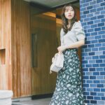 Saito Yuri Instagram - この日は少し天気が悪かったんだけど 天気が悪い日は広がるスカートは雨とかで びしょびしょになって濡れちゃうのが嫌だから タイトめなものを選ぶことが多いよ🥺🩵 ⁡ 雨が降っても平気なように少し 厚底ぎみのサンダルも忘れずにね 笑 靴が濡れると１日中テンションって 下がっちゃうけどサンダルなら 乾きやすいから大丈夫って思いながら 私は雨の日でも自分の着たい洋服を着ているよう！！！ ⁡ これから梅雨の時期になるから是非 参考にしてみてね〜♡♡♡ ⁡ _____ ⁡ tops...@31sonsdemode skirt bag sandal...@rand_pic earring...@tema_boco choker...@etoilight_jewelry @higashiyamapr bangle...tomomi.s-jewelry _____ ⁡ #今日の服 #今日のコーデ #ゆったんコーデ #斉藤優里 #ゆったん
