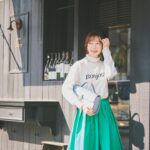 Saito Yuri Instagram - 今回のコーデが可愛いと思ったら 「❤️」でコメントください！ ⁡ お洋服実はカジュアルなのも大好きなんです 今回はそんな雰囲気を感じとってもらえる ような写真が多めです♡♡♡ 作ってない顔の写真多め笑 ⁡ 今回の服も全部"今"発売されてる服を選んだので ぜひ参考にしてみて下さい！ ⁡ カジュアルな服だけどパールのアイテムを あわせることによってカジュアルに なりすぎない感じ大好き🤍🤍🤍 タートルネックだから首元はすっきりぎみにして 髪の毛は低めで結んであります！！！ ⁡ こっちのが小顔に見えるので...🥹🥹🥹 ⁡ コメントも沢山お待ちしております♡♡♡ ⁡ ——— ⁡ knit…. @apuweiser_official cat sew...@lilliancarat_official skirt…@jillstuart.jp bag... @dianashoespress necklace...@__ripsalis__ pierce... @hemca_official ⁡ ——— ⁡ #今日の服 #今日のコーデ #ゆったんコーデ #斉藤優里 #ゆったん