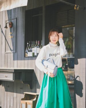 Saito Yuri Instagram - 今回のコーデが可愛いと思ったら
「❤️」でコメントください！
⁡
お洋服実はカジュアルなのも大好きなんです
今回はそんな雰囲気を感じとってもらえる
ような写真が多めです♡♡♡
作ってない顔の写真多め笑
⁡
今回の服も全部"今"発売されてる服を選んだので
ぜひ参考にしてみて下さい！
⁡
カジュアルな服だけどパールのアイテムを
あわせることによってカジュアルに
なりすぎない感じ大好き🤍🤍🤍
タートルネックだから首元はすっきりぎみにして
髪の毛は低めで結んであります！！！
⁡
こっちのが小顔に見えるので...🥹🥹🥹
⁡
コメントも沢山お待ちしております♡♡♡
⁡
———
⁡
knit…. @apuweiser_official
cat sew...@lilliancarat_official
skirt…@jillstuart.jp
bag... @dianashoespress
necklace...@__ripsalis__
pierce... @hemca_official
⁡
———
⁡
#今日の服 #今日のコーデ #ゆったんコーデ
#斉藤優里 #ゆったん