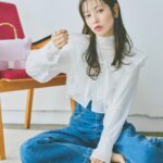 Saito Yuri Instagram - デニム×ブラウス って大人コーデの鉄板💙 ただ女の子らしさを私は忘れたくないから こういう時は絶対ヒール合わせにするよ♡ ⁡ デニムでカジュアル感あるけど女の子らしさ全開で☺️ ⁡ カチューシャも普段可愛過ぎちゃう気がして あんまりつけられないけど前髪をかなり薄くしたら 大人っぽくもつけられた気がしたよ〜♡♡♡ ⁡ _____ ⁡ tops...@cocodeal_official pants...@lilliancarat_official Katyusha...@anemone_official earring...@earrings_larc ring...tomomi.s-jewelry @__ripsalis__ bag...@31sonsdemode ⁡ _____ ⁡ #今日の服 #今日のコーデ #ゆったんコーデ #斉藤優里 #ゆったん