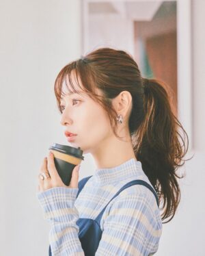 Saito Yuri Instagram - ⁡
骨格診断してもらった時に骨ストと言われているので
体のラインが出る服が得意ぎみではあります☺️
⁡
なので今回は骨格を活かしたタイトめの洋服です
スカートにスリットがはいっているので
タイトなワンピースだけど歩きにくさは全くなく
動きやすいのもポイントです◎
⁡
今の時期的にはお花見とか行く時に
動きやすいけど綺麗さも出る洋服着て行きたいな🌸
自分らしさも忘れずに毎日コーデも選んでいくと楽しいよね♡
⁡
_____
⁡
knit onepiece…@cocodeal_official
earring…@mimi33_official
ring…@enn._official
bag sandals…@dianashoespress
_____
⁡
#今日の服 #今日のコーデ #ゆったんコーデ
#斉藤優里 #ゆったん