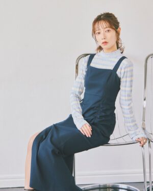 Saito Yuri Instagram - ⁡
骨格診断してもらった時に骨ストと言われているので
体のラインが出る服が得意ぎみではあります☺️
⁡
なので今回は骨格を活かしたタイトめの洋服です
スカートにスリットがはいっているので
タイトなワンピースだけど歩きにくさは全くなく
動きやすいのもポイントです◎
⁡
今の時期的にはお花見とか行く時に
動きやすいけど綺麗さも出る洋服着て行きたいな🌸
自分らしさも忘れずに毎日コーデも選んでいくと楽しいよね♡
⁡
_____
⁡
knit onepiece…@cocodeal_official
earring…@mimi33_official
ring…@enn._official
bag sandals…@dianashoespress
_____
⁡
#今日の服 #今日のコーデ #ゆったんコーデ
#斉藤優里 #ゆったん