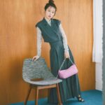 Saito Yuri Instagram - 今まで私が載せたことがなかったようなコーデ こういう服装も新しい自分に会える感じが 楽しいしいろんなものにチャレンジしたいな☺️🩷 ⁡ カッチリした洋服も髪の毛をおだんごとかに すればまた違った抜け感もありつつ 今時で着れるからいいよね〜🤍 ⁡ 差し色に派手な小物とかいれると さらに目をひくポイントにもなるよね？ ⁡ _____ ⁡ tops skirt…@amerivintage sandal bag...@dianashoespress ⁡ _____ ⁡ #今日の服 #今日のコーデ #ゆったんコーデ #斉藤優里 #ゆったん