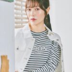 Saito Yuri Instagram - 髪の毛を緩くまいてスッキリした時に もみあげを私は短く切ってるので横髪と一緒に だすのが最近のマイブームなんだ〜🥰❤️ ⁡ 普段大きめの髪飾りつけるのは勇気がいるけど リボンをつくるのではなく１つに結んでたらして おくだけでも可愛いってことに気づいたよ！！！ ⁡ 甘め過ぎるのは苦手なんて方にも今回の ヘアアレンジはぴったりかもしれません♡ ⁡ コーデもそれに合わせてモノトーンにしてるので 今回は色味はシンプルではあるけどこういう服装が どこでも気兼ねなくいけちゃう感じだから選びがち🤏🏻 ⁡ _____ ⁡ jacket cutsew skirt…@31sonsdemode bag…@dianashoespress boots…@maisonspencial_women pierce…@higashiyamapr @agu_accessory _____ ⁡ #今日の服 #今日のコーデ #ゆったんコーデ #斉藤優里 #ゆったん