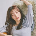 Saito Yuri Instagram - こんにちは、斉藤優里です♡♡♡ ⁡ ライバーの投稿をしてから少し久しぶりに なってしまいました〜！！！🥹🥹🥹 ⁡ 今後インスタは私のファッションだったり メイクやライフスタイルを発信 出来たらいいなと思っています ⁡ 品よく 可愛く あざとく がテーマです🤍 ⁡ 誰かの参考になれたら嬉しいなと思っているので “今”売ってる洋服を発信していきます！ ⁡ 今回のコーデは春になってきたから 暖色を選びがちだし、もともと 暖かい色味のお洋服が多いけど 心機一転で寒色系のお洋服も♡♡♡ ⁡ スカートのウエスト部分が少し コルセット調でしまってみえるので ウエストの細見えが私的にはお気に入りです🫧 ⁡ 私は沢山ヒールを履くわけじゃないからこそ ちょっと背伸びしたお店とかにお買い物 行く時に着ていきたいな〜！！！ ⁡ コメントも沢山お待ちしております♡♡♡ ⁡ ——— ⁡ tops…. @rirandture_official bottom…@rirandture_official choker... @do_la.official ring... @enn._official @avatejp ⁡ ——— #斉藤優里 #ゆったん #ゆったんコーデ #今日の服 #今日のコーデ