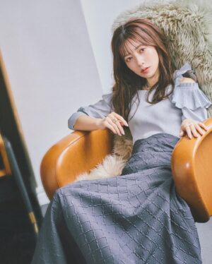 Saito Yuri Instagram - こんにちは、斉藤優里です♡♡♡
⁡
ライバーの投稿をしてから少し久しぶりに
なってしまいました〜！！！🥹🥹🥹
⁡
今後インスタは私のファッションだったり
メイクやライフスタイルを発信
出来たらいいなと思っています
⁡
品よく 可愛く あざとく がテーマです🤍
⁡
誰かの参考になれたら嬉しいなと思っているので
“今”売ってる洋服を発信していきます！
⁡
今回のコーデは春になってきたから
暖色を選びがちだし、もともと
暖かい色味のお洋服が多いけど
心機一転で寒色系のお洋服も♡♡♡
⁡
スカートのウエスト部分が少し
コルセット調でしまってみえるので
ウエストの細見えが私的にはお気に入りです🫧
⁡
私は沢山ヒールを履くわけじゃないからこそ
ちょっと背伸びしたお店とかにお買い物
行く時に着ていきたいな〜！！！
⁡
コメントも沢山お待ちしております♡♡♡
⁡
———
⁡
tops…. @rirandture_official 
bottom…@rirandture_official 
choker... @do_la.official 
ring... @enn._official @avatejp
⁡
———

#斉藤優里 #ゆったん #ゆったんコーデ
#今日の服 #今日のコーデ