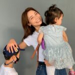 Saki Aibu Instagram - そろそろ2人同時に抱っこはできない、、、お兄ちゃん抱っこ卒業かな🥲今日もI.M.A配信です！#I.M.A