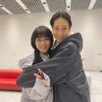 Saki Aibu Instagram - 不仲な噂を表現。 私たちバチバチなんだぜ。現場では超険悪なんだから！！ 勝手な想像で記事を書いたら傷つきます。今回はなんだか面白かったけど。充希ちゃん、本当に素敵。いつもありがとう！ #同期のサクラ #見てね#とってもお久しぶりのインスタ#充希ちゃんと一緒に写真撮れてhappy