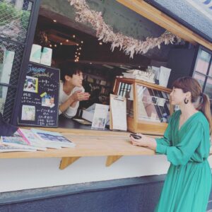 Saki Aibu Instagram - なつひの投稿をみて思い出した☺️
先日の楽しい時間。前向きで笑顔いっぱいの彼女はキラキラしてました✨✨私も頑張ろっと！！
#久しぶりにプライベートで写真撮ってもらった #嬉しい #お誕生日おめでとう 💕