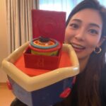 Saki Aibu Instagram - ※こちら応募期間終了いたしました！たくさんのご応募ありがとうございました🥰🎉 @btoys.jp × @aibu_sakiコラボプレゼントキャンペーン🌈✨ 私がおすすめの3点は年齢問わず遊べるこのおもちゃ達です。 キャットピアノは歌って踊れて、音楽が好きなお子様にピッタリ！うちの子は朝でも夜でもキャットピアノでコンサートをしてくれます！お風呂のおもちゃは子供2人で遊べるのでプレゼントにもオススメです。商品の写真で見るより実物は大きく感じるので子供にも遊ぶ満足感があると思います。ビーズジュエリーはひとつ持っておくとお友達が遊びにきた時に助かります！年齢問わず夢中になって作ってくれるので少しママのお喋りの時間が確保できるおもちゃ。 それぞれに楽しくて使えるおもちゃ達、ぜひサイトで見てください！ === B. toys x 相武紗季 コラボ記念🎉相武紗季さんが選んだ３つのアイテムを各１名様にプレゼント！ ★商品 ①キャットピアノ 5つの音色が楽しめて録音もできちゃう、愛嬌あふれる猫さんのキーボード🐈2歳以上のお子さま向け🌟 ②フィッシングボートセット ユニークなデザインのおもちゃ13点がセットになったお風呂遊びのおもちゃ🛥1歳以上のお子さま向け🌟 ③ビーズジュエリー150ピース 取り外し簡単！色も形もさまざまなビーズセット💎4歳以上のお子さま向け🌟  ★当選人数 抽選で各商品１名様、計３名様 ★応募期間 12月8日(金)～12月24日(日) ★応募方法 ① @btoys.jp と @aibu_saki のInstagramアカウントをフォロー ② この投稿をいいね＆保存 ③「ほしい商品名」をコメントして応募完了！ ※ストーリーでシェア、コメント欄にてお友だちをメンションをすると当選確率🆙 ★当選者発表 12月25日(月)以降、当選された方には @btoys.jp よりDMにてご連絡いたします☺ ※ @btoys.jp 以外のアカウントからはご連絡致しません。偽アカウントにご注意ください。 賞品の国外への発送は致しかねます。予めご了承ください。 公開設定の方に限らせていただきます。 === 今なら最大50%オフ・クリスマスセール実施中！12月20日(水)までの期間限定です🎄❄ 公式アカウントのプロフィール欄からB. toys公式サイトをチェックしてみてください🌟　@btoys.jp ------------------------------------ #PR #Btoys #BtoysJP #mybtoys #相武紗季 #プレゼント企画 #プレゼント企画実施中 #プレゼント企画開催中 #プレゼントキャンペーン #プレゼントキャンペーン実施中 #懸賞情報 #懸賞応募 #懸賞好き #懸賞好きさんと繋がりたい #おもちゃ #知育玩具 #ごっこ遊び #おうち時間 #おうち遊び #誕生日プレゼント #知育 #モンテッソーリ #子供のいる暮らし #子供のいる生活 #子育てママ #子育てママ応援 #ママさんと繋がりたい #instababy #クリスマス #クリスマスプレゼント