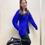 Saki Aibu Instagram - 今日は久しぶりに生放送！緊張しましたがとても楽しませていただきました！！ #あさイチ #ベトナム #美味しい朝ごはん 衣装はこちらでした！！ 珍しく仕事場で写真を！と思ったけど格好つけれなかった🥲✨ ブルーニットとボトムス #un3d_official @un3d_official ローファー #camper_japan @camper_japan ピアス #mimi33_official @mimi33_official