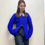 Saki Aibu Instagram - 今日は久しぶりに生放送！緊張しましたがとても楽しませていただきました！！ #あさイチ #ベトナム #美味しい朝ごはん 衣装はこちらでした！！ 珍しく仕事場で写真を！と思ったけど格好つけれなかった🥲✨ ブルーニットとボトムス #un3d_official @un3d_official ローファー #camper_japan @camper_japan ピアス #mimi33_official @mimi33_official