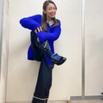 Saki Aibu Instagram - 今日は久しぶりに生放送！緊張しましたがとても楽しませていただきました！！ #あさイチ #ベトナム #美味しい朝ごはん 衣装はこちらでした！！ 珍しく仕事場で写真を！と思ったけど格好つけれなかった🥲✨ ブルーニットとボトムス #un3d_official @un3d_official ローファー #camper_japan @camper_japan ピアス #mimi33_official @mimi33_official
