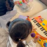 Saki Aibu Instagram - キャットピアノはとにかく可愛くて、マイクもついているので娘がノリノリで歌を歌ってくれます！姪っ子と2人でピアノを弾いて歌って夢中で遊んで、娘の大好きなおもちゃになりました✨ シンフォニーオーケストラは一家に一台は欲しいおもちゃ！！私はこれから誰かにプレゼントする時はこれをあげると思います！色んな楽器の音色が聴けて、自分でハーモニーを作る、他にはないおもちゃ！！ 子供達がこうやって遊びながら音楽を好きになってくれるといいなーと思います。 私が子供の頃に遊びたかった！！って思う理想のおもちゃたち、ぜひ気になった方はチェックしてみてください。 === @btoys.jp × @aibu_saki コラボ企画🌈✨ B. toys看板商品のキャットピアノと、さまざまな音色を重ねて遊べるシンフォニーオーケストラを相武紗季さんにプレゼントさせていただきました😋💞   カナダ生まれのB. toysは新生児から4歳ごろまでのキッズ向けおもちゃブランド。ユニークな色合いと子どもの個性を伸ばし成長を促せるデザインが特徴です。   B. toys公式サイトにて対象商品限定セール実施中です！ぜひ投稿を覗いてみてください☆　@btoys.jp   #PR #Btoys #BtoysJP #mybtoys #相武紗季 #おもちゃ #知育玩具 #1歳誕生日プレゼント #2歳誕生日プレゼント #3歳誕生日プレゼント #4歳誕生日プレゼント #誕生日プレゼント #ごっこ遊び #おうち時間 #おうち遊び #知育 #モンテッソーリ #子供のいる暮らし #子供のいる生活 #子育てママ #子育てママ応援 #令和5年ベビー #令和4年ベビー #令和3年ベビー #令和2年ベビー #ママさんと繋がりたい #ママライフ