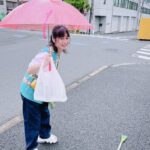 Sakurako Okubo Instagram – 帰り道におネギが行方不明になってしまい
来た道を戻ったら感動的な再会を果たしました。
#オオカミちゃんには騙されない
#雨と傘とネギ