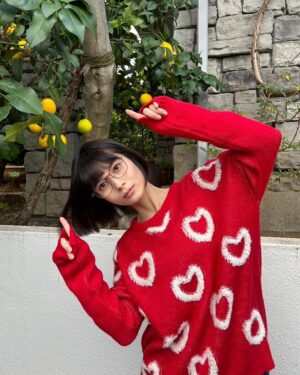 Sakurako Okubo Instagram - お知らせです。
1月期ドラマ「リビングの松永さん」に服部あかね役で出演致します。よろしくお願いします🤓