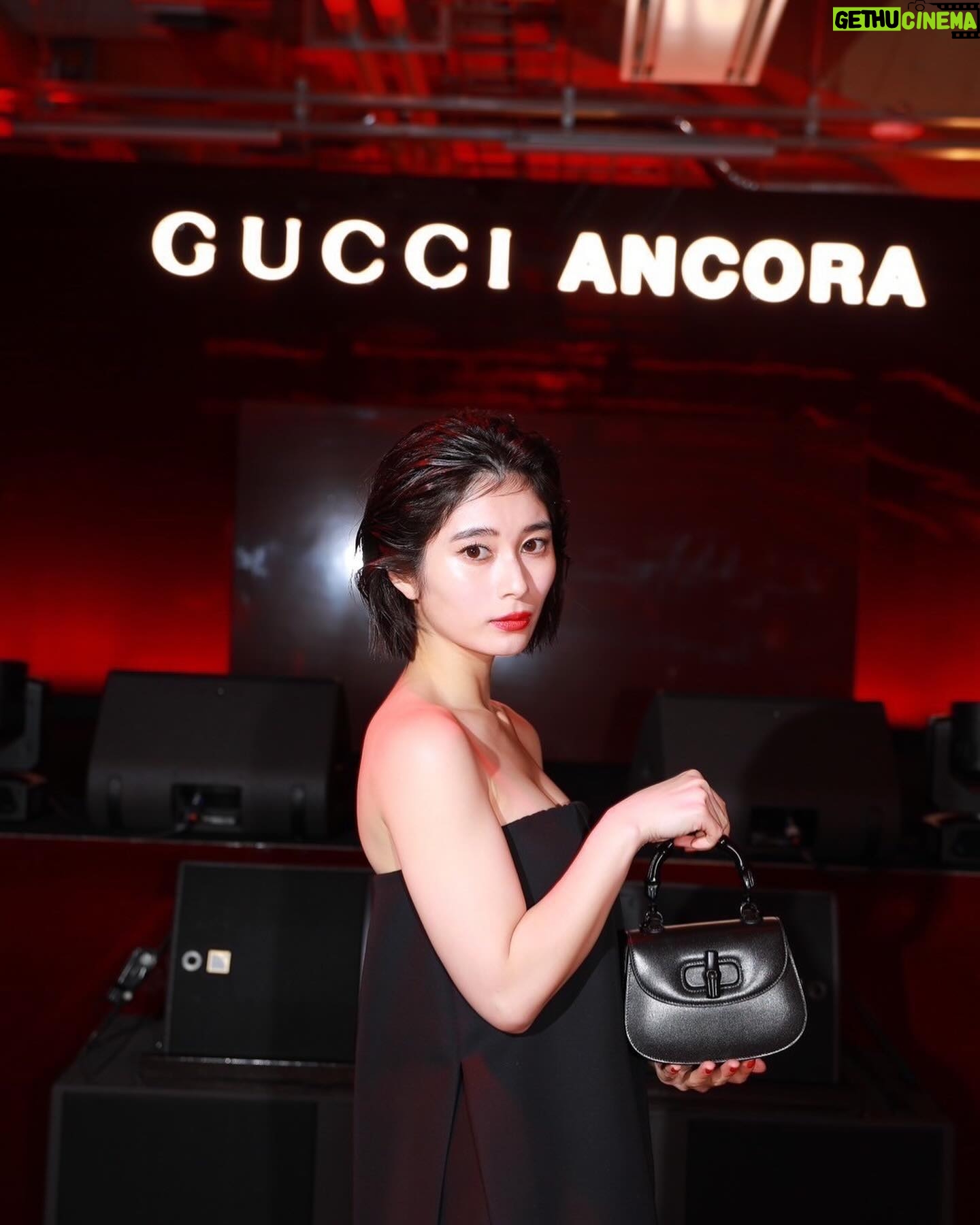 Sakurako Okubo - 9.6K Likes - GUCCIの新クリエイティブ・ディレクターサバト・デ・サルノのデビューコレクションがローンチされました。
「Gucci Ancora」と名付けて発表されたそのコレクションは、「ancora – もう一度、もっと、ファッションに恋をしよう」というメッセージが込められています。
触り心地の良い、ヘルシーでシンプルなワンピースを着させていただきました💄
新たなチャプターを迎えるGUCCIのイベントに参加できて嬉しかったです。
#GucciAncora
#GucciSS24
#PR
@gucci
@sabatods