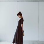 Sakurako Okubo Instagram - 本日からNATURAL BEAUTY BASICより小柄さん向けプチサイズ特集のwebカタログが公開されました🫶 大人フェミニンで可愛らしく、ジャケットやブーツと合わせてカジュアルにしても可愛い🫶 リボンの付いたオフショルブラウスは特に、スタイルアップにもなりつつボリュームも出してくれるからかなりおすすめです！ #natutalbeautybasic #ナチュラルビューティーベーシック #PR