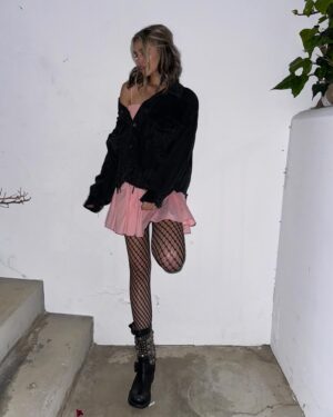 Salem Ilese Instagram - hump day dump day