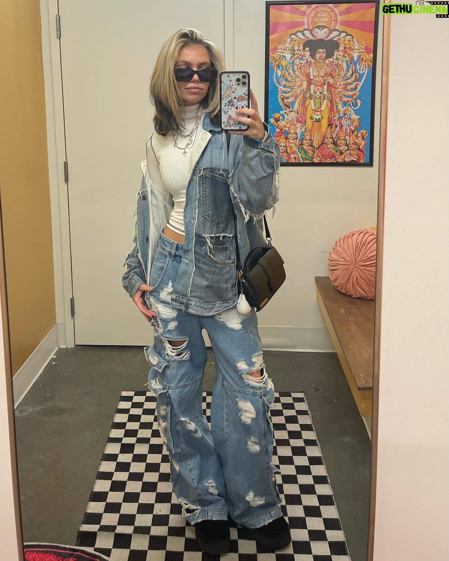Salem Ilese Instagram - the glasses are giving sharkboy & lavagirl