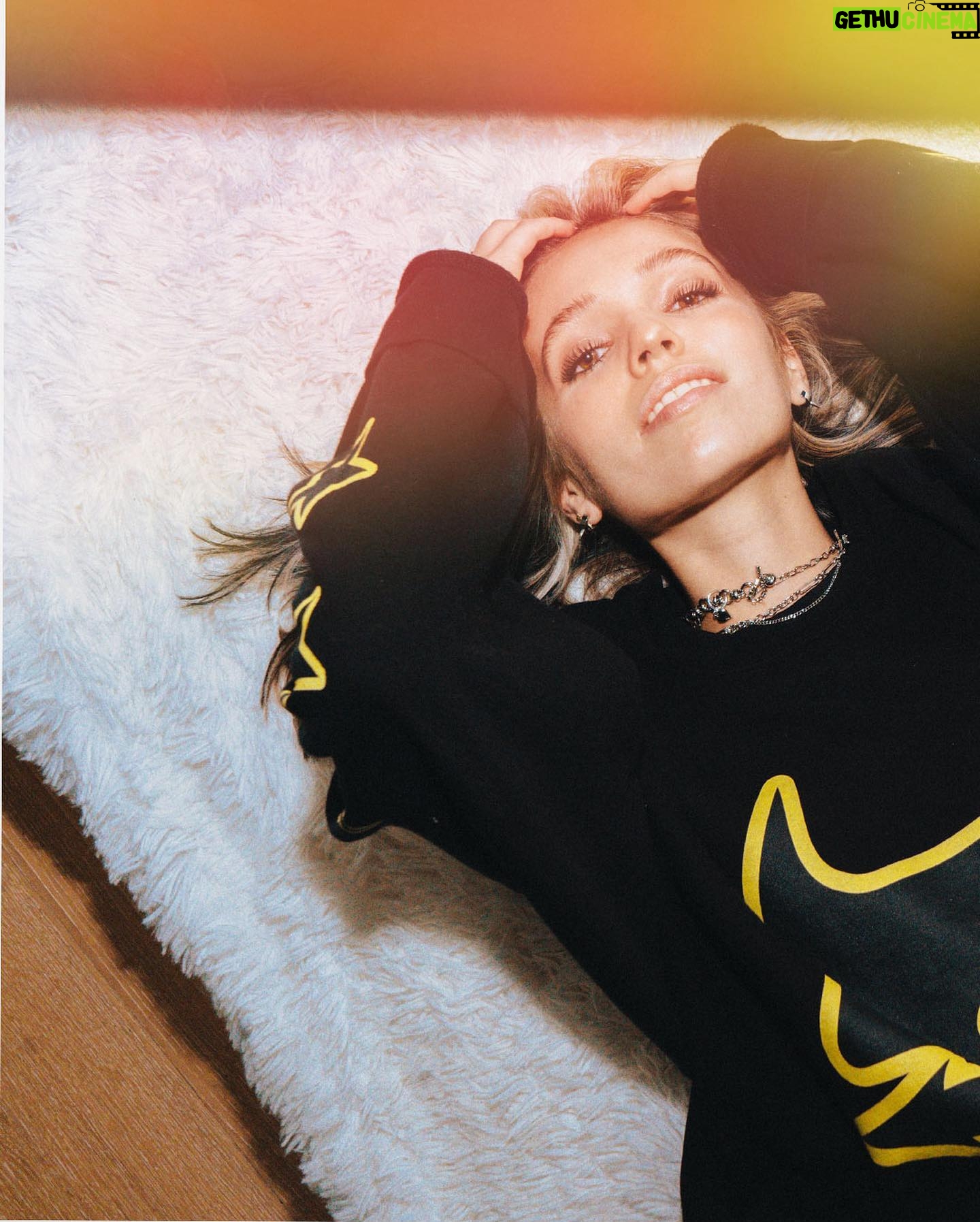 Salem Ilese Instagram - just restocked my merch store! lots of fun goodies for the holidays ☃️ (link in bio)