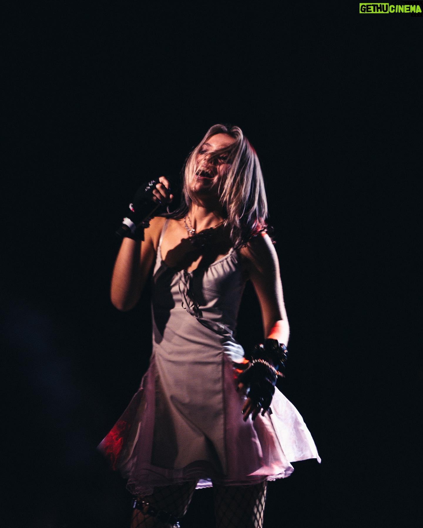 Salem Ilese Instagram - my first LA headline show was a dream 🥹 thank you to everyone who came, and to @caitytakesphotos for capturing it so beautifully 🖤