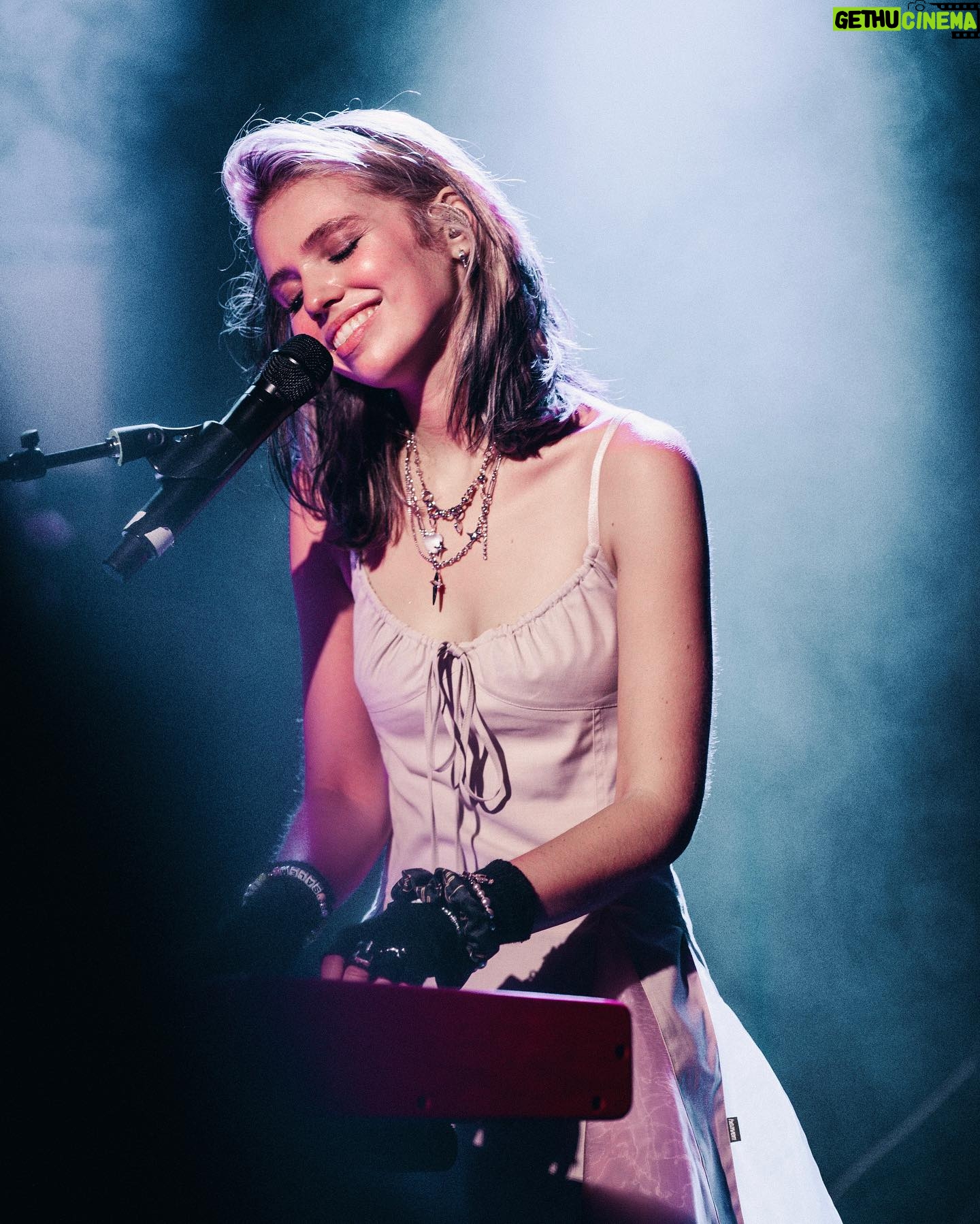 Salem Ilese Instagram - my first LA headline show was a dream 🥹 thank you to everyone who came, and to @caitytakesphotos for capturing it so beautifully 🖤