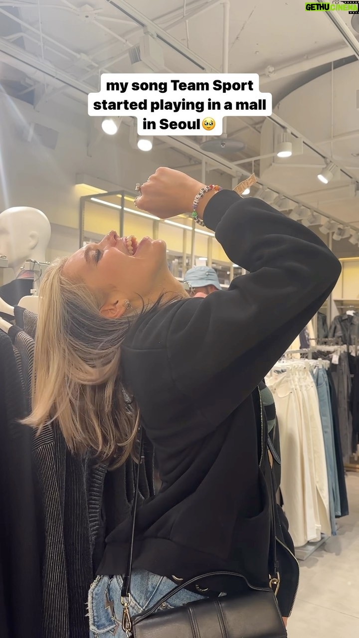 Salem Ilese Instagram - had to buy something after that 🤪